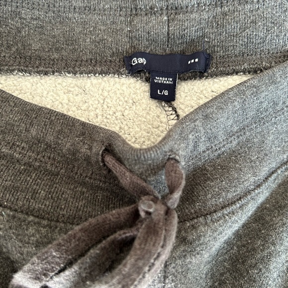 Women’s GAP Grey Sweatpants - Picture 8 of 8